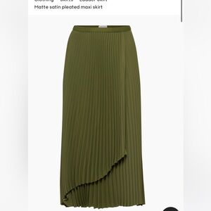 BRAND NEW Aritzia olive green pleated skirt